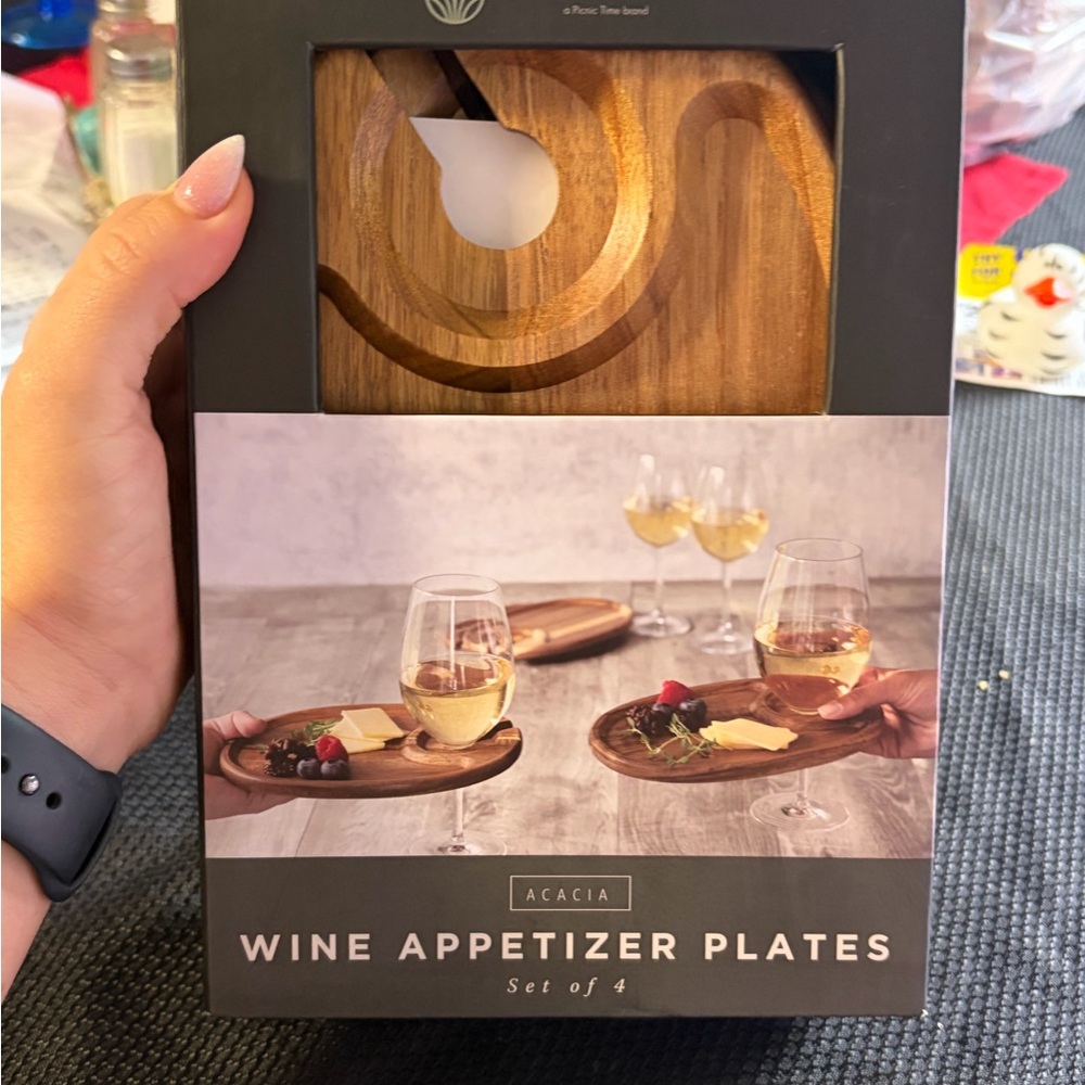 Toscana Acacia Wooden Wine Appetizer Plates Set
